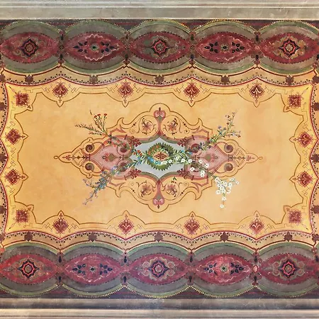 Flora Apartment *