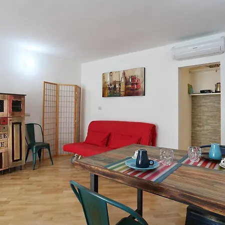 Flora Apartmán
